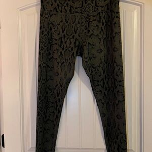 SO Reptile Pattern Leggings in Olive and Black